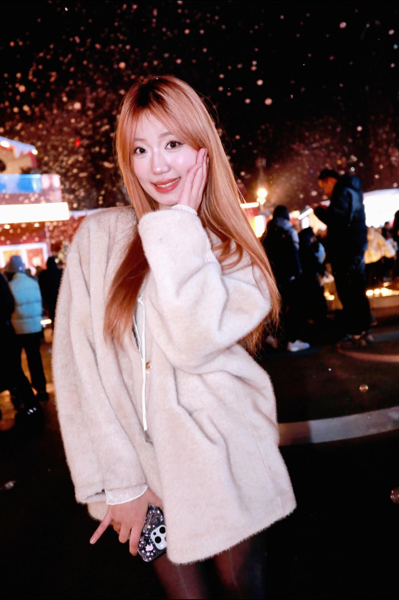 太原人像摄影约拍跟拍万象城迎新年人像原创原图直出照片