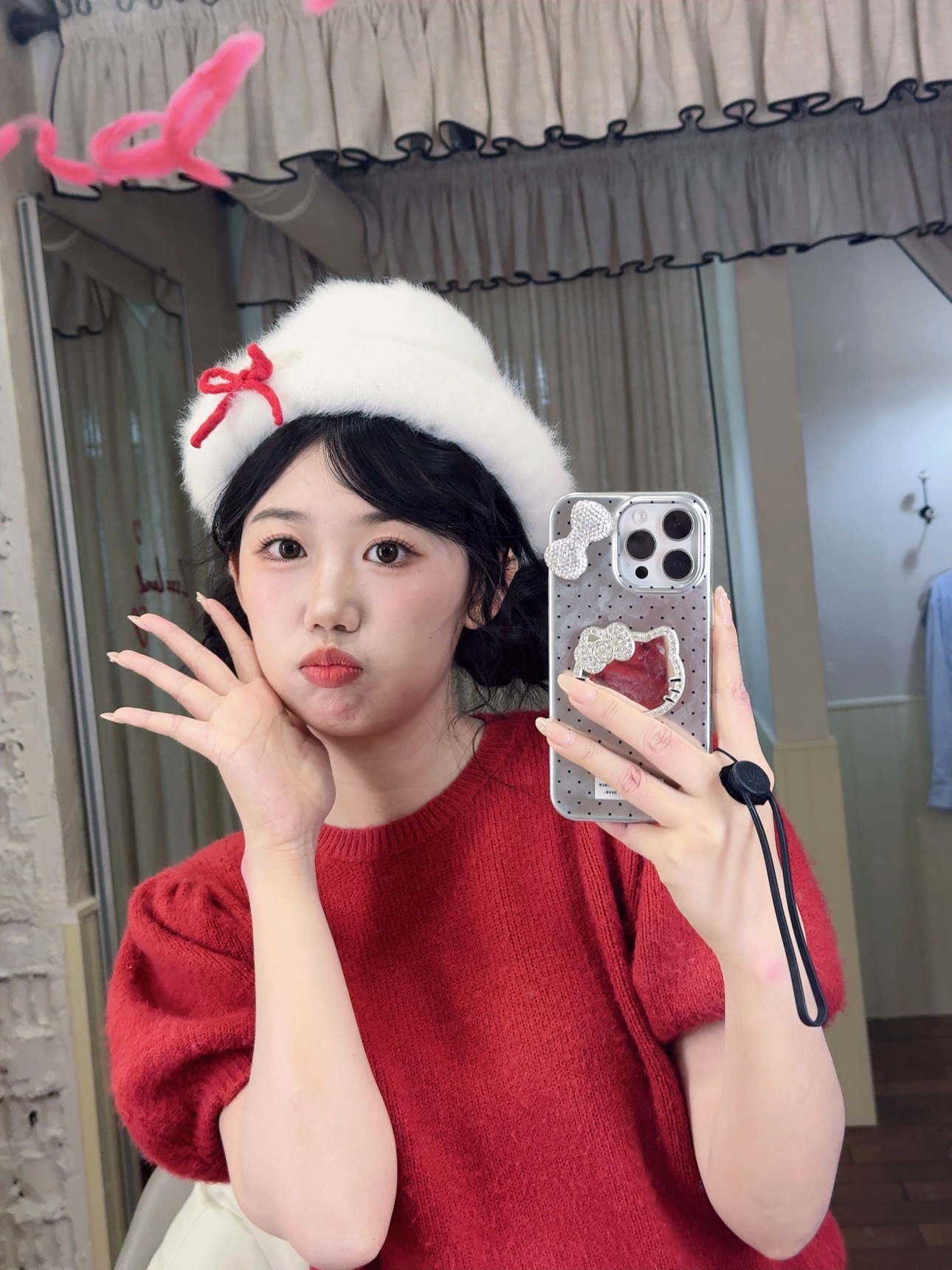 真的很爱对镜自拍🤳🏻勤劳的人已经开始拍圣诞噜提前预祝圣诞快乐🎄 ​​​