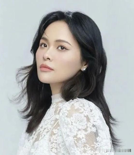 为何拿罗姣和龚爽比？

头条上出现几篇小作文，都是围绕草根歌手罗姣和已故歌唱家龚