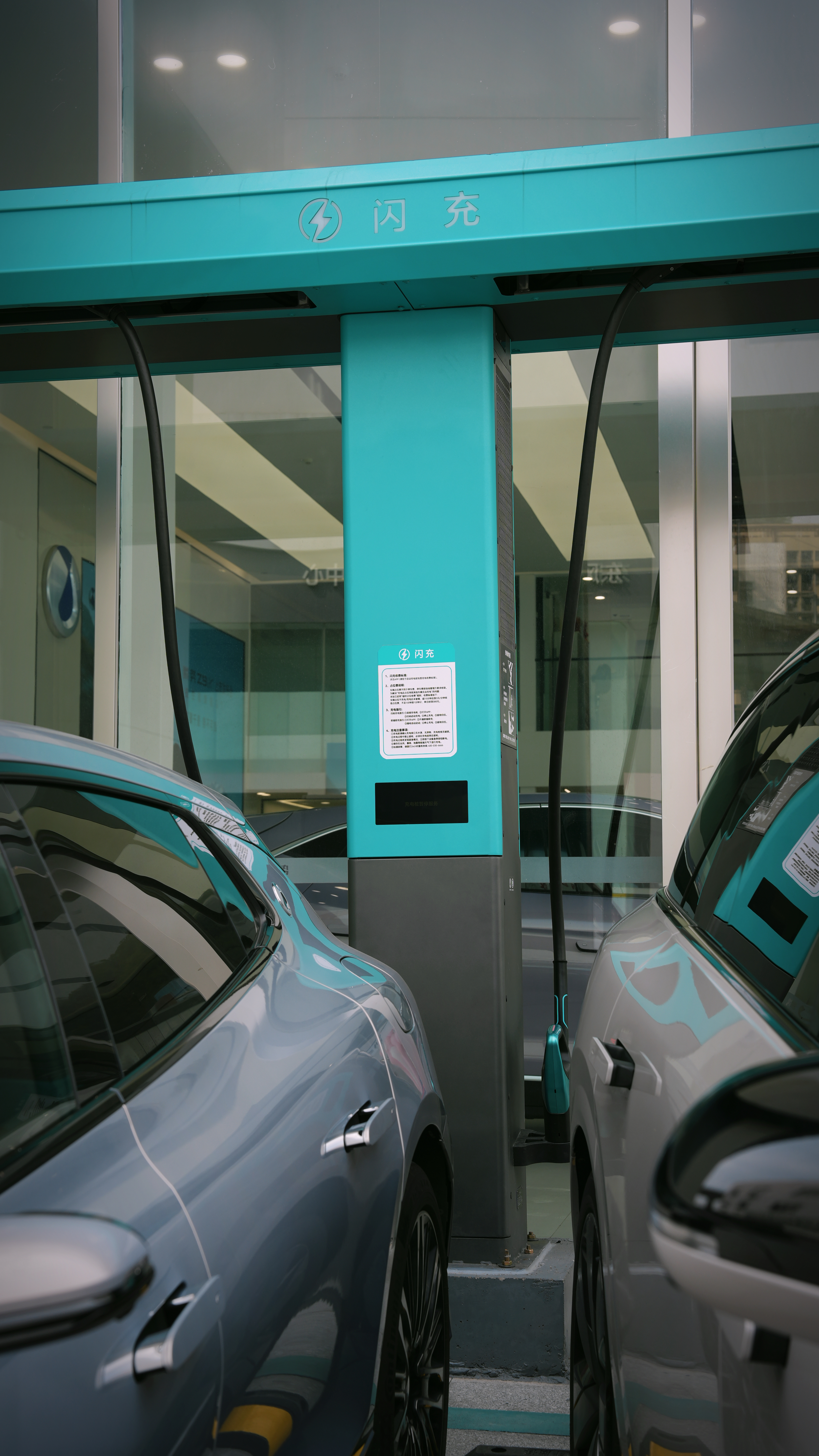 跑了几个地方试迪子的闪充，真的跑了几个地方，你猜猜看我到最后，有没有成功充到电 