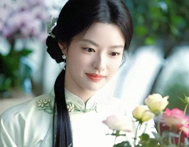 同样演民国美人，27岁王楚然和28岁徐若晗对比，差别很明显
