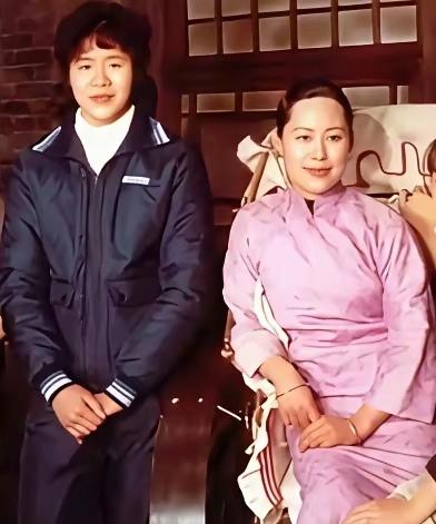 80年代，中国女排的“铁榔头”郎平与电影《骆驼祥子》的“虎妞”斯琴高娃…