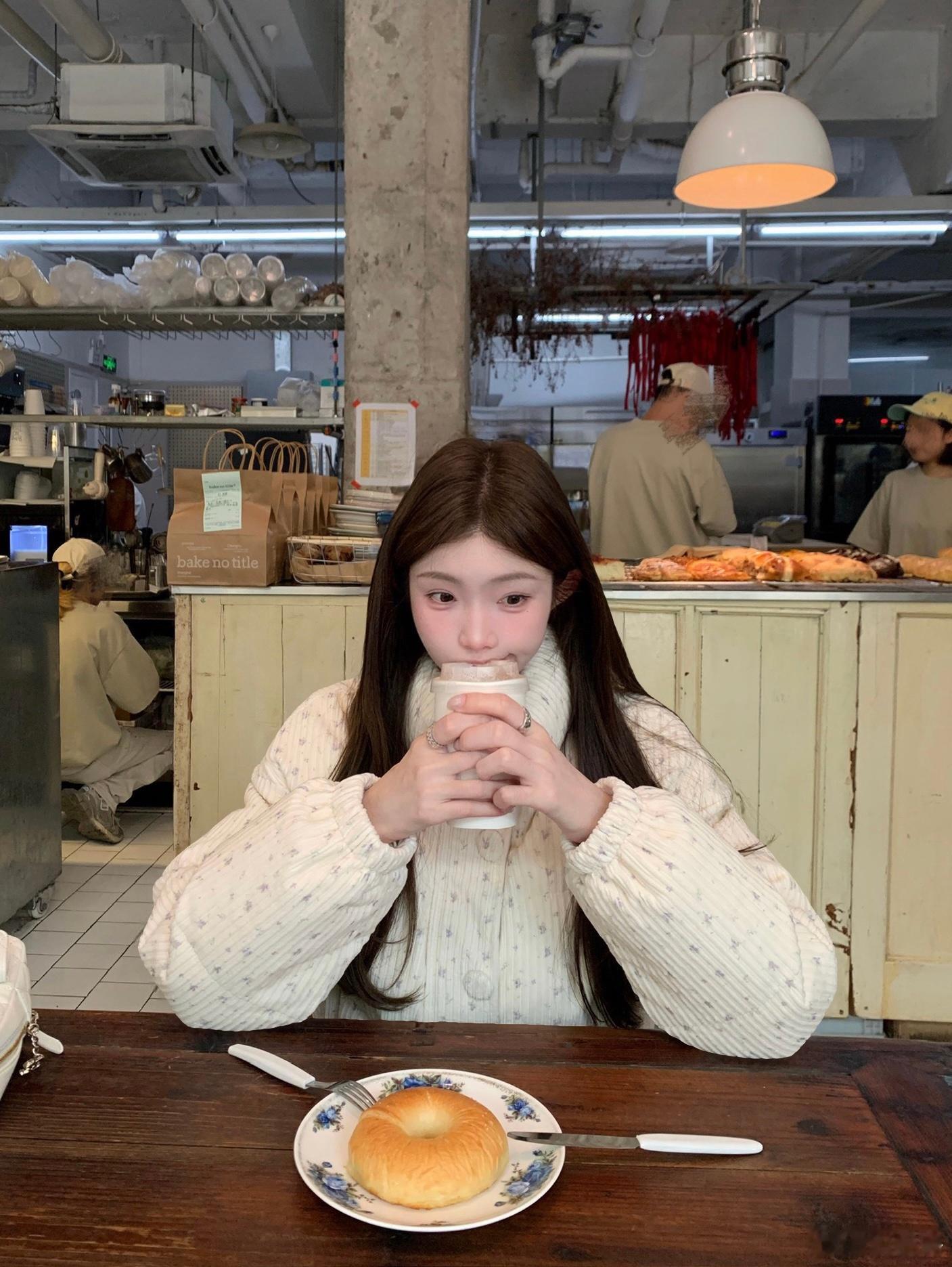 jijilulu积极璐9/8 20:00有被这件羽绒服可爱到😍碎花真的超级显嫩