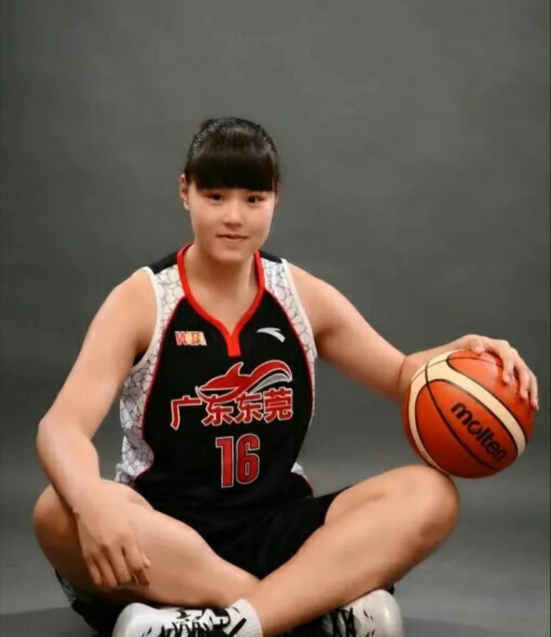 内线“三塔”世界级仍有隐患！以李月汝、韩旭、张子宇为代表的中国女篮内线实力非常突