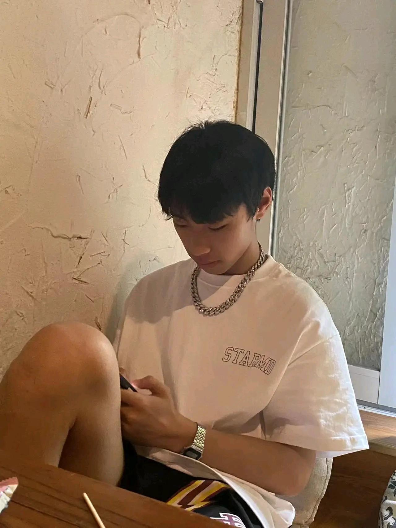 19岁的青春少年李政，因为救人去世了，救了5名坠河的人，坠河的人被他救起，他却溺