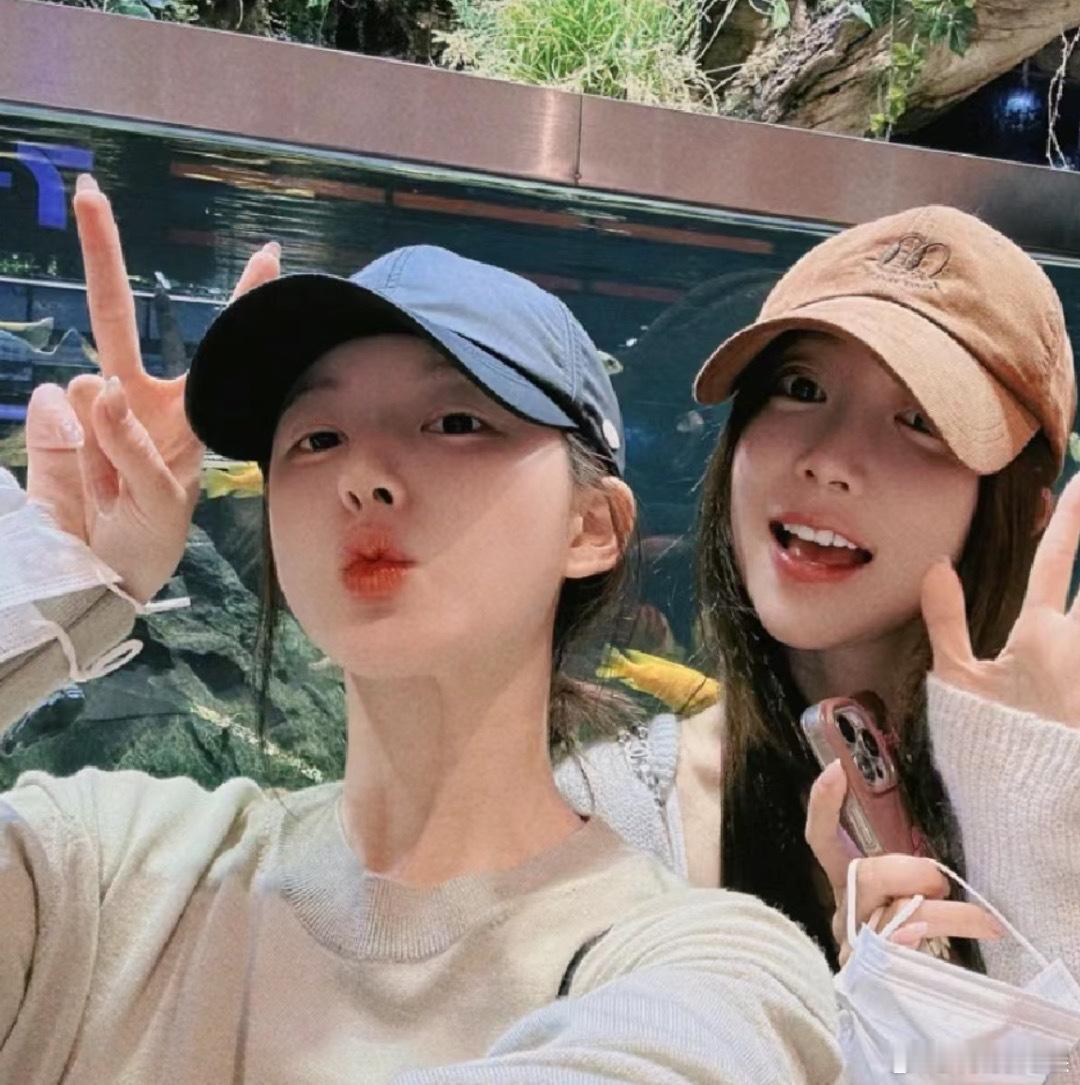 #赵露思五一去首尔了# 露思和朋友们五一去首尔玩啦[好喜欢] ​​​