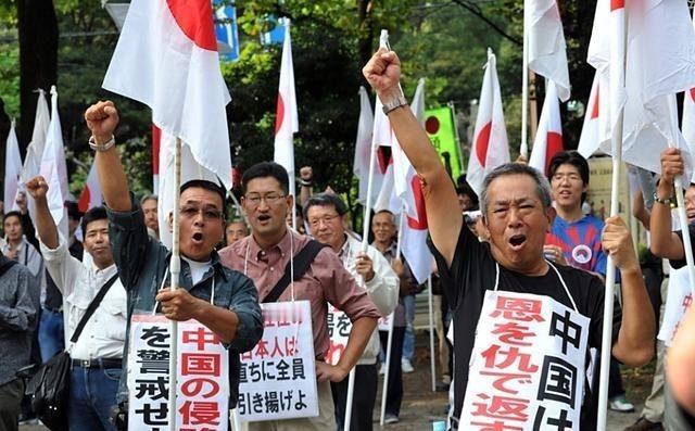 事实上，无论“小本子”如何蹦跶，它对中国的军事威胁基本为零，中国不仅有能力击败日