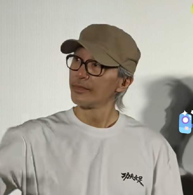 谁能想到，周星驰他真哭了。

一个人面对着整个资本市场，最难，最无助的时候都没哭