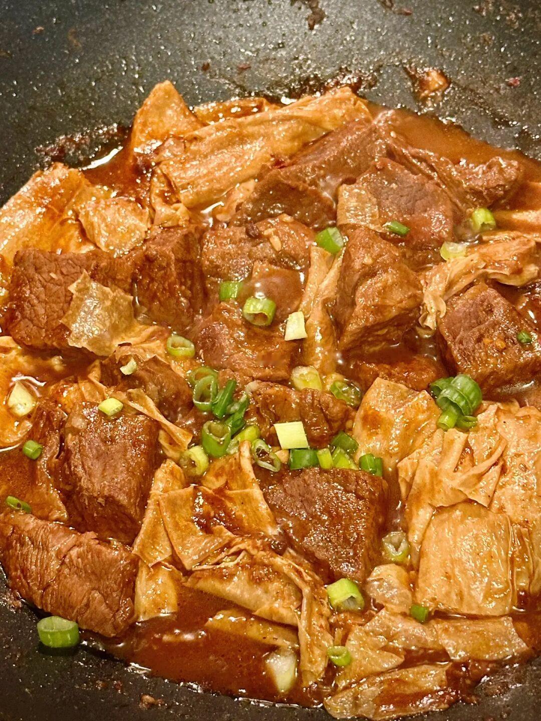 降温天来炖沙茶腐竹牛肉煲🍲肉酥汤浓超下饭