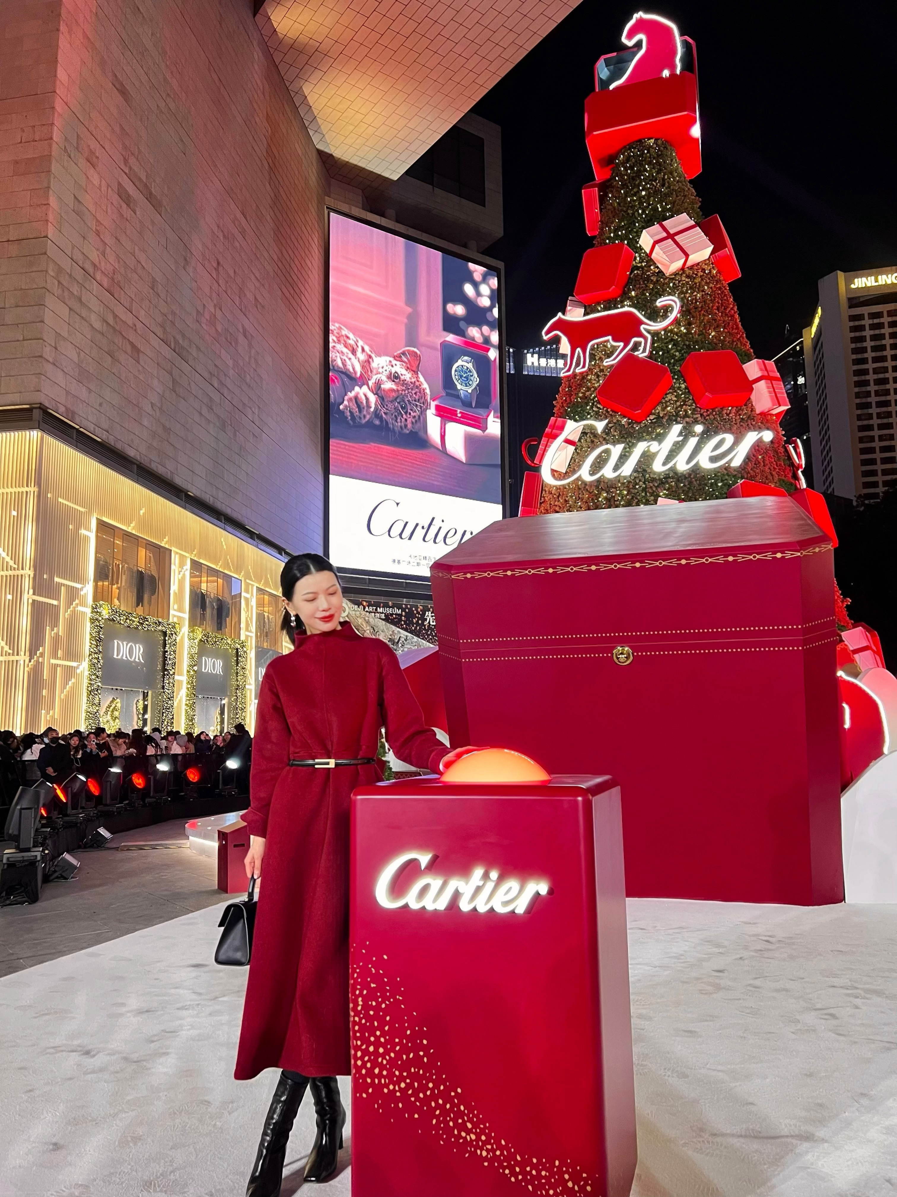 在不确定的日子里打捞确定的幸福 今天穿什么 南京·南京德基广场