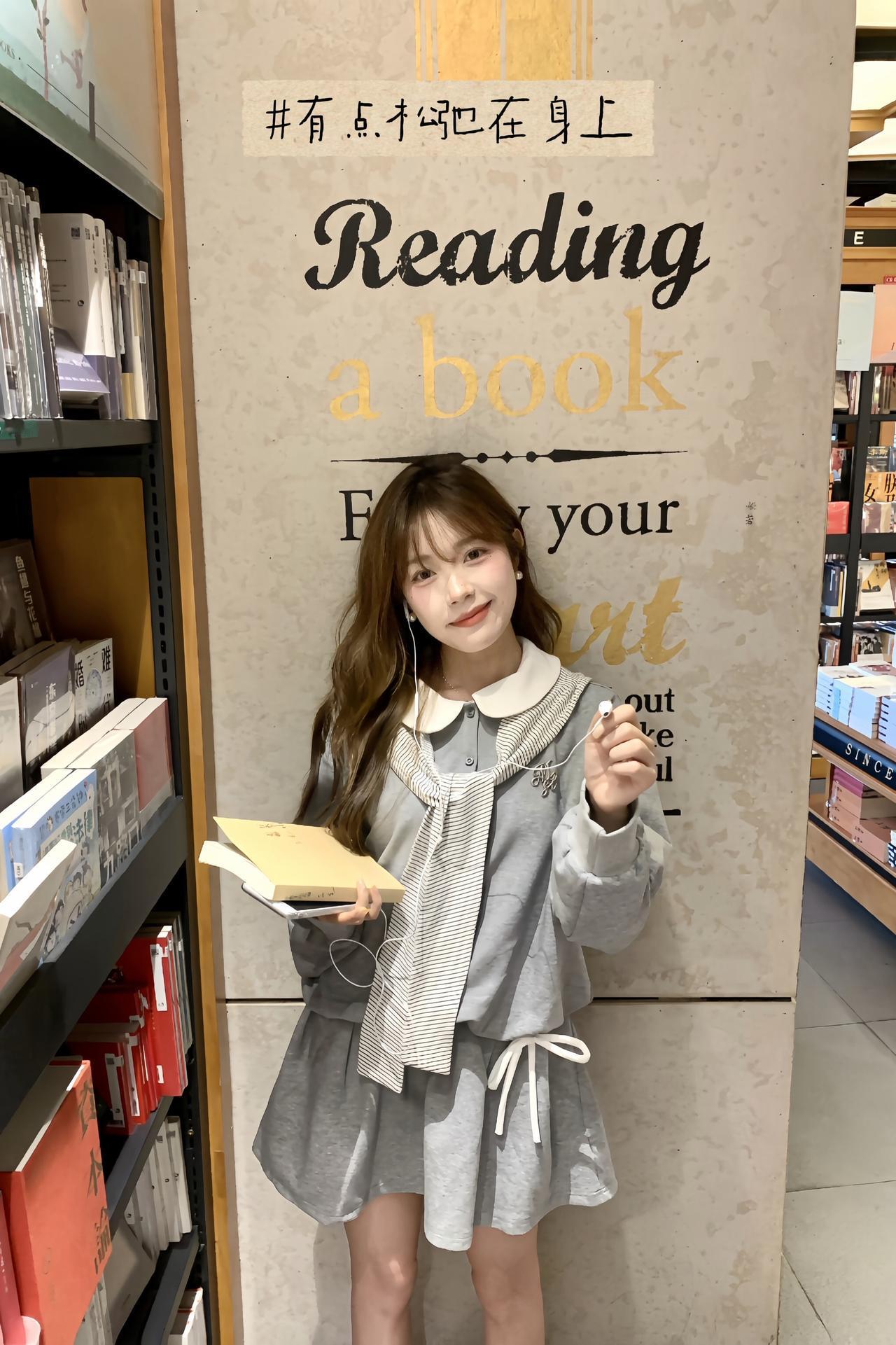 💭𝗕𝗼𝗼𝗼𝗼𝗸…📖 𓇼
韩系穿搭 书店拍照