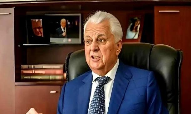 一群乌克兰的顶尖专家，在中国采访镜头前，突然就集体崩溃，哭得像个孩子。
你以为是