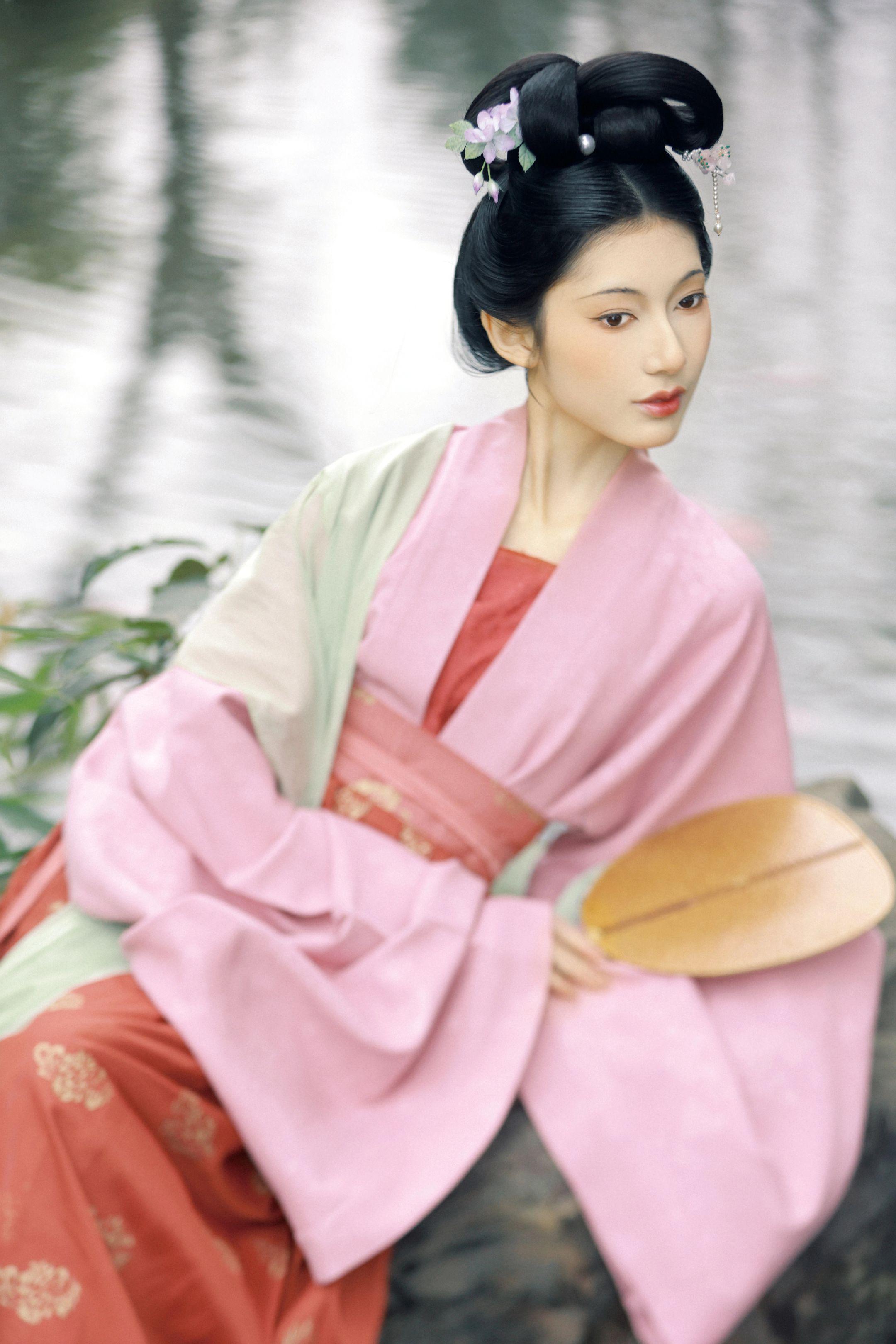 多情总似我风流爱桃花 💄＆📷：  裙裙布料