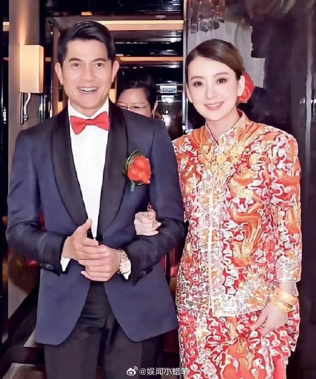 方媛桃花坞偶遇郭富城 方媛偶遇郭富城人形立牌的反应路边郭富城立牌能成为坞民打卡热