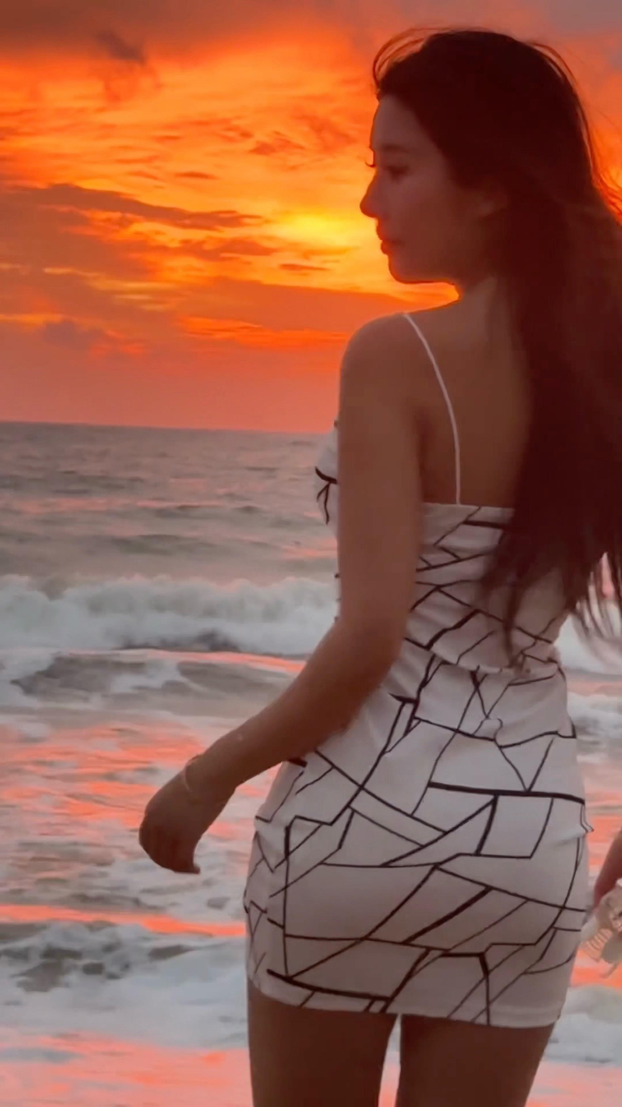 初见走到了再见