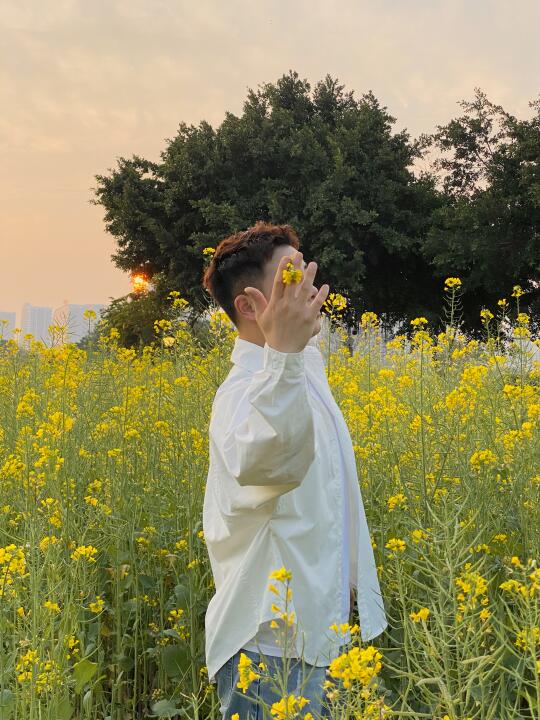 拍了800张，终于拍出很火的指尖生花照
