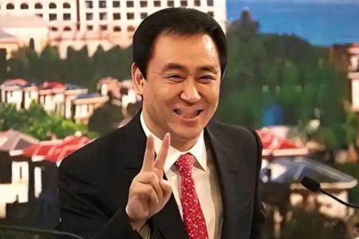 拿下许家印，其实是一步万般无奈的棋。像他这种背着天量债务的头号人物，但凡当初肯拿