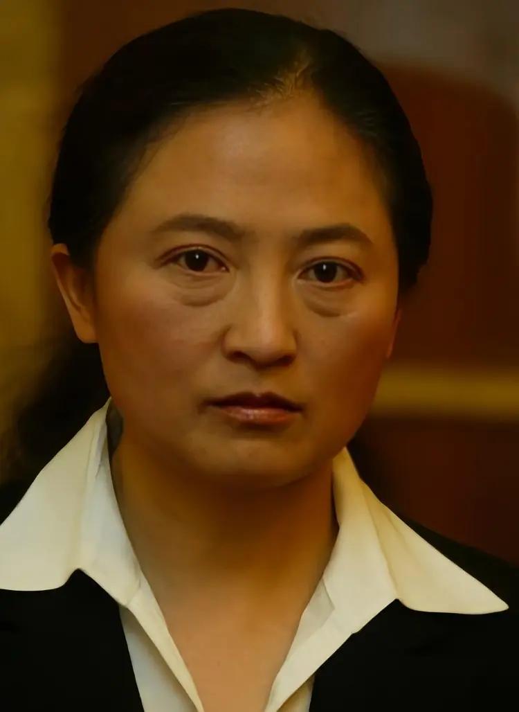王选，女，1952年8月6日出生于上海，祖籍浙江义乌，中国社会活动家。她于196