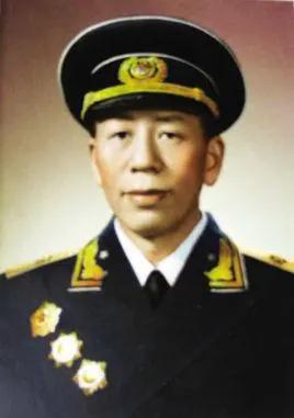 自古英雄出少年。这句话用在宋景华身上恰如其分。宋景华1919年出生于江西省吉水县