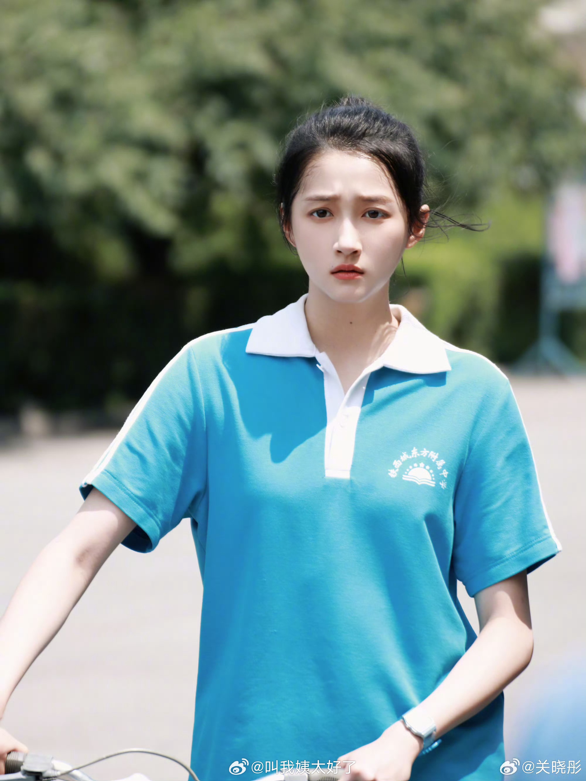 大家感觉孙千和关晓彤算同类型的竞品吗？年龄身高都差不多，一个浓颜一个淡颜 