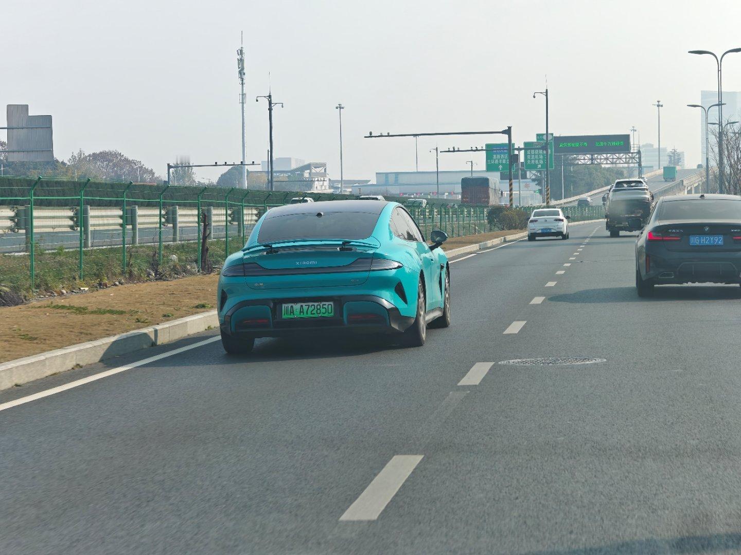 小米SU7动态真帅啊，特别是尾翼升起来的时候