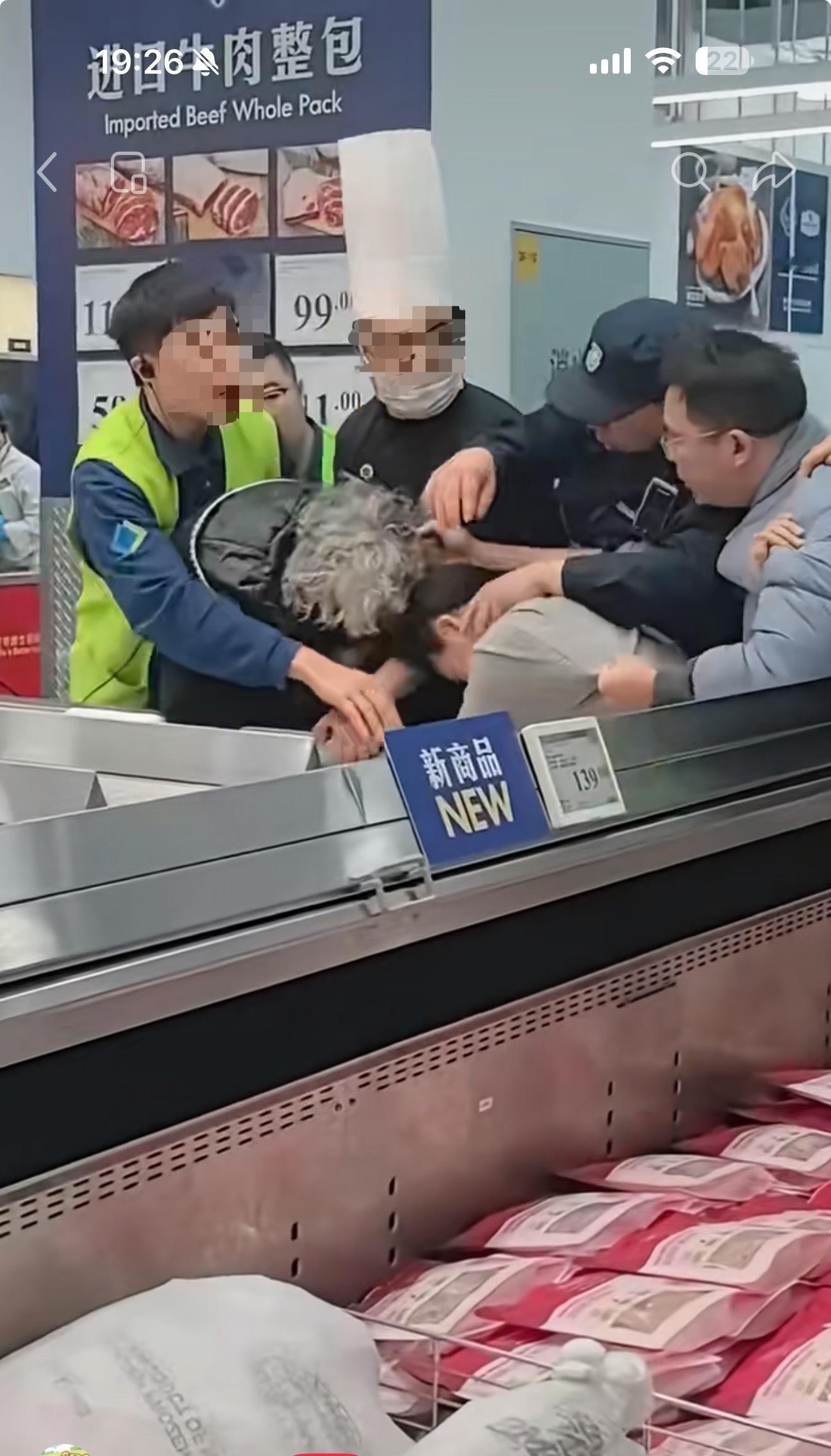 山姆怎么一到过年段儿就有打架的 