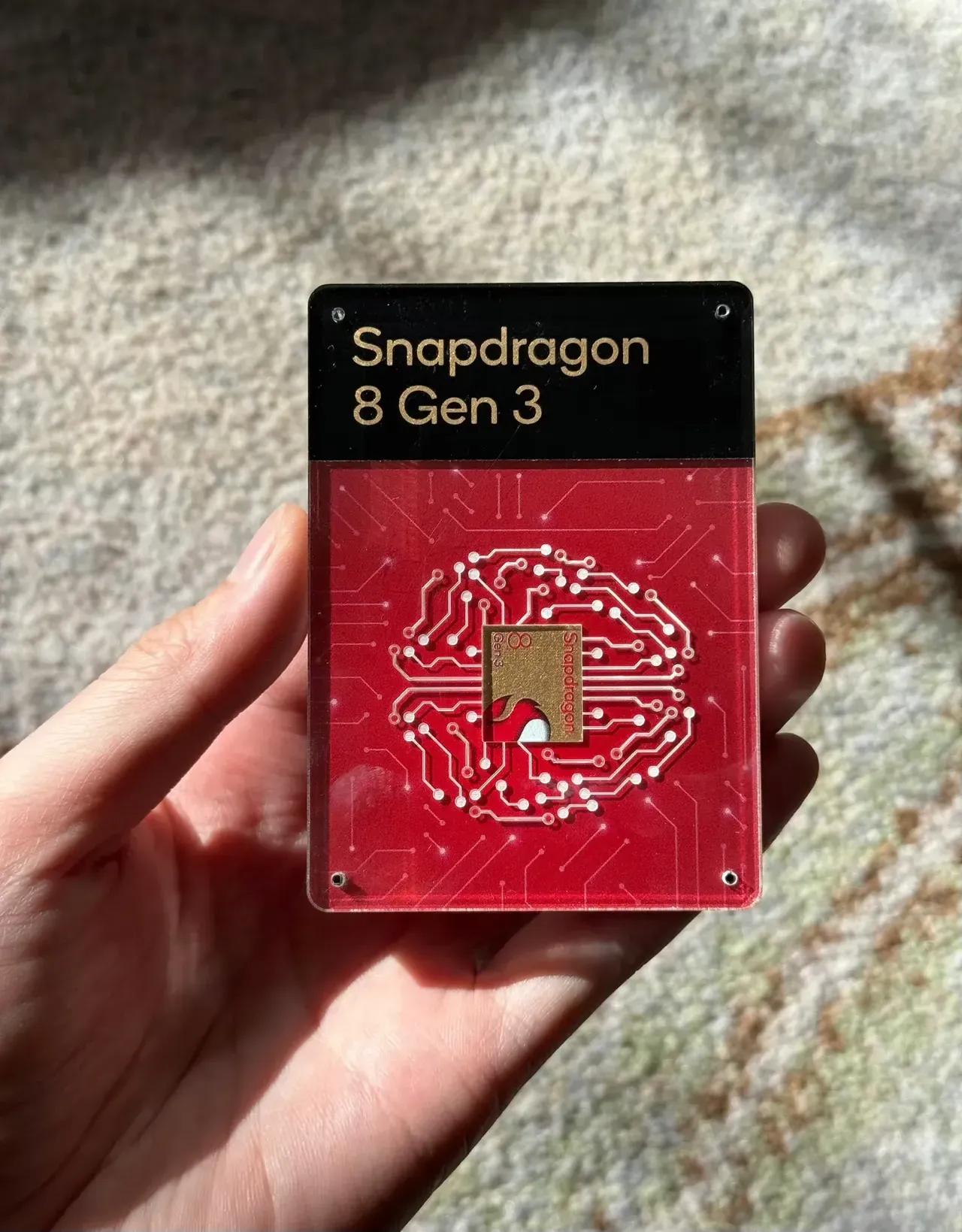 原来高通骁龙8Gen 3长这个样
[泪奔][泪奔]手机处理器不放在手机里面，只有