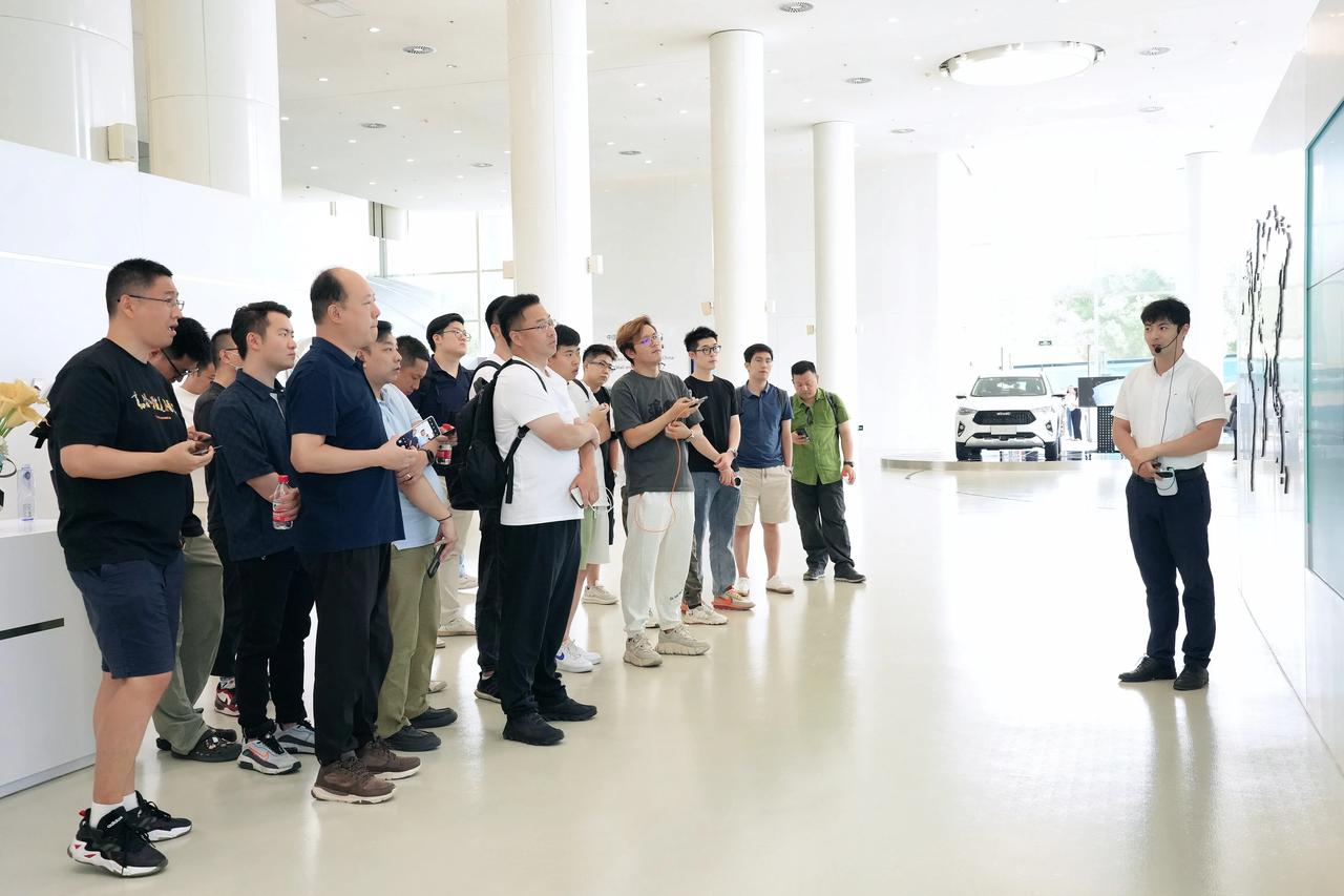昨天和一群科技数码博主走进了长城保定技术中心，参观了他们的智能化展厅，了解了更多