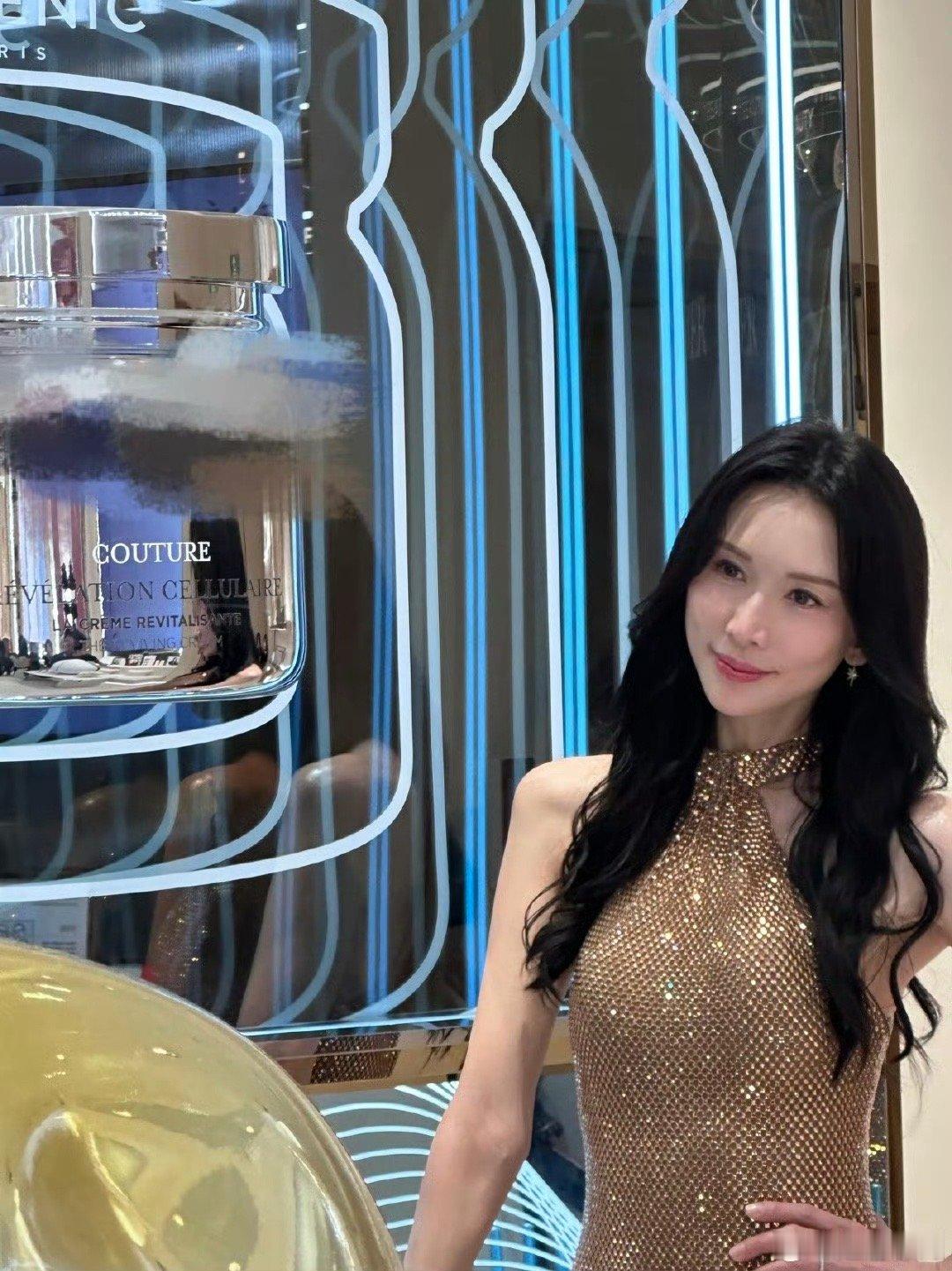 林志玲5G冲浪回应热搜 林志玲活成了理想的模样！回应热搜时那份活在当下的坦然，珍