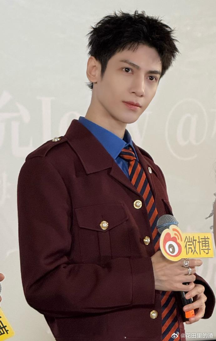 罗云熙认证林允是小白兔 救命！水龙吟微博直播罗云熙认证林允是小白兔，这波互动太有