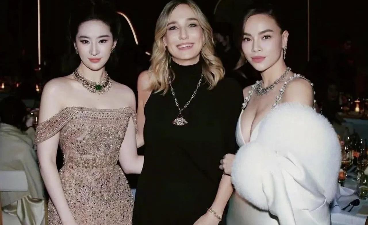 发个合照裁掉旁边的人，居然能被全网骂上热搜？但这次，刘亦菲不仅没挨骂，反而被品牌