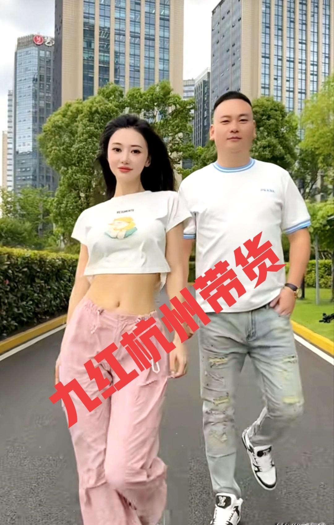 九红以前打PK一晚上能收几十万礼物。
昨天下午他在杭州直播卖牙膏，直播间只剩30