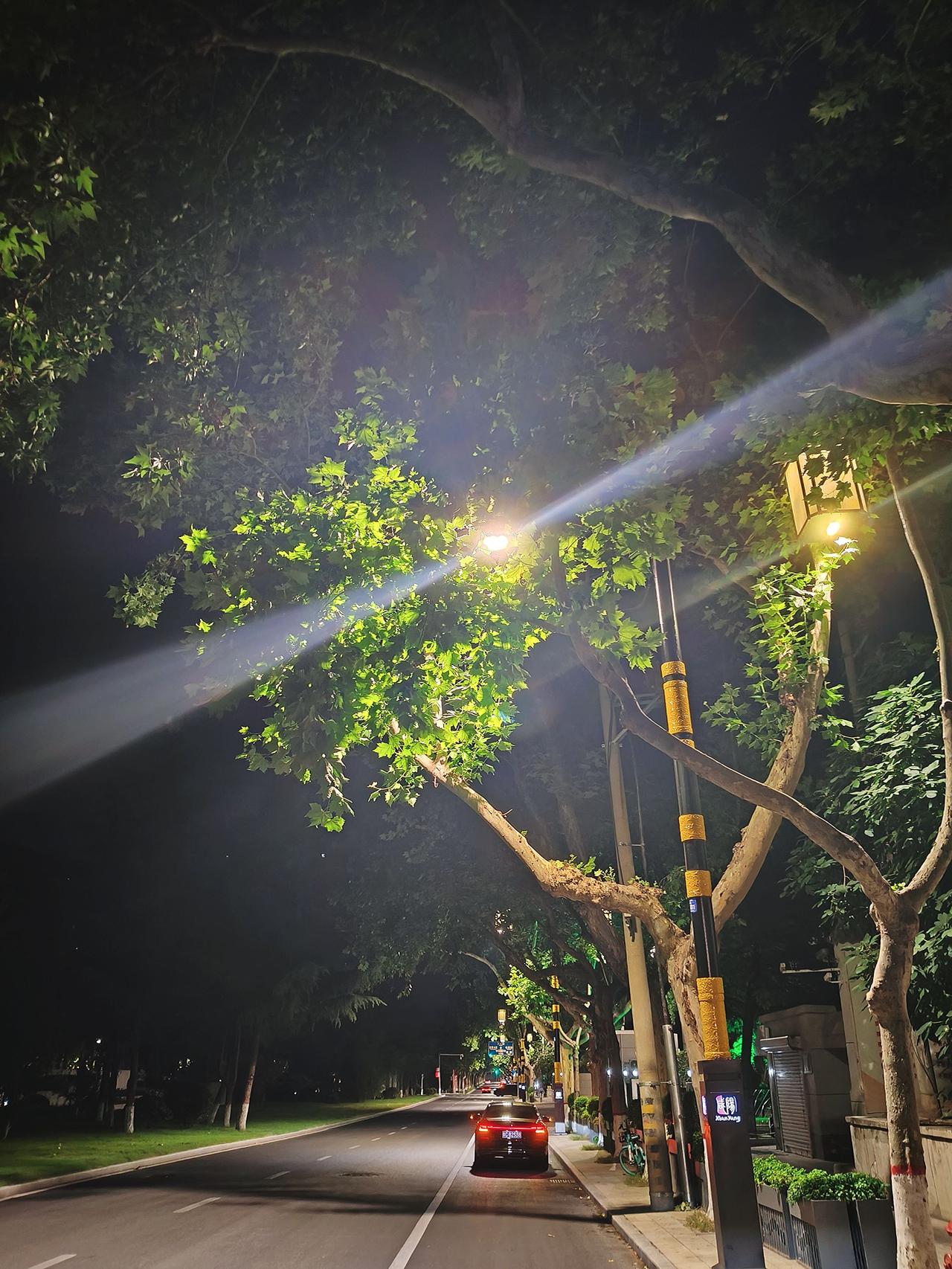 就凭你那个长相一次谈八个都没问题
但是你一个谈八次是什么意思 你是在他身上闯关吗