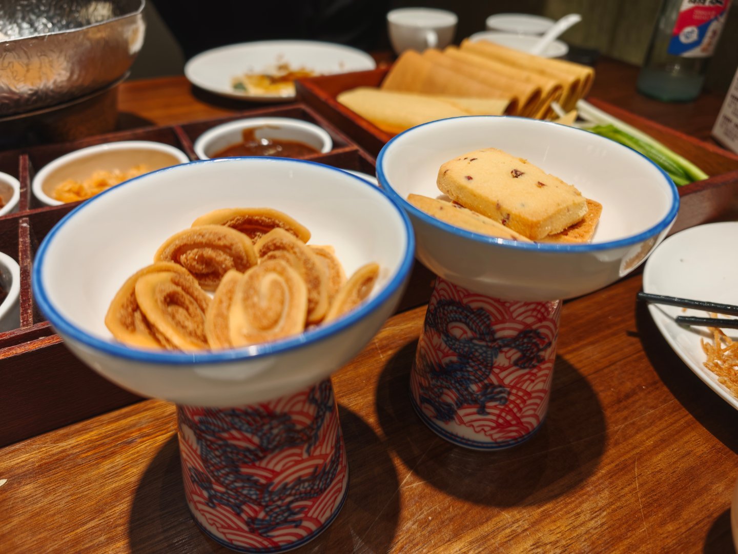 鲁人，你们吃的也太好了吧！煎饼，跟我之前吃过的都不一样也没想到鲜贝还能做成湿湿的