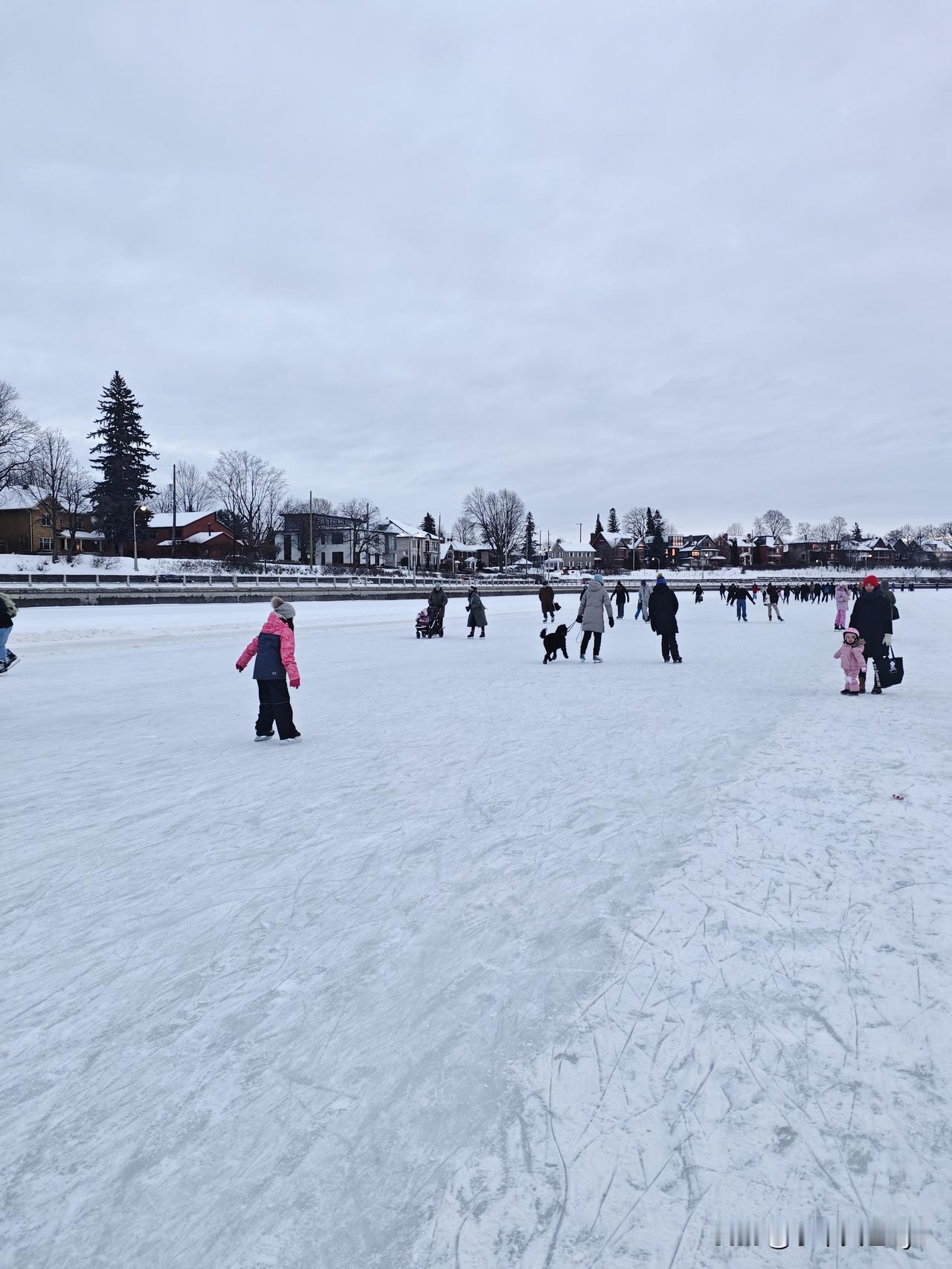 一路山色，随手拍一张风景照冬日渥太华随拍。