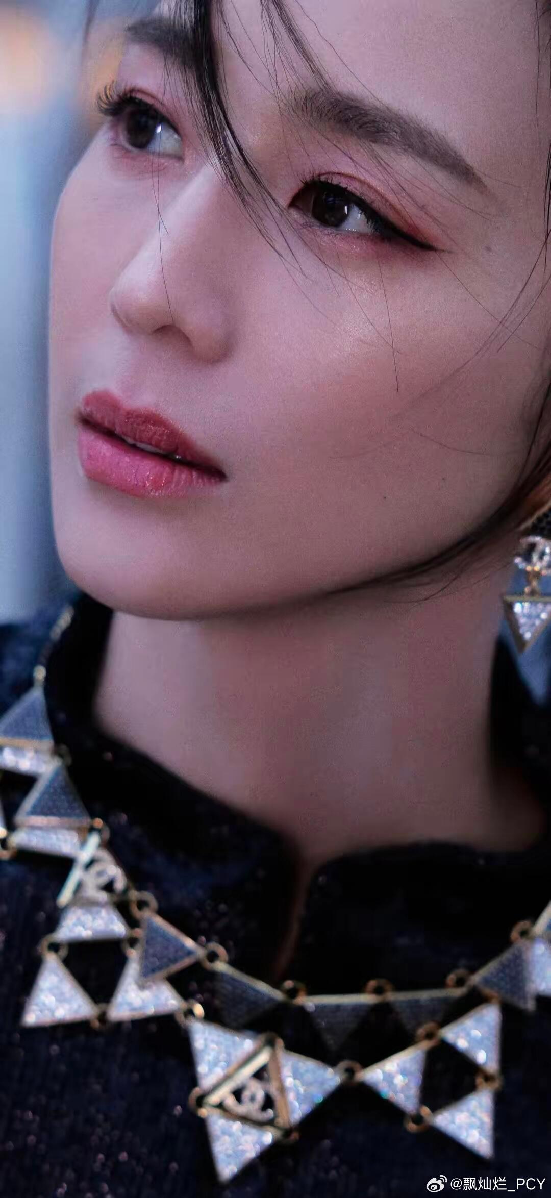 已经闻到张钧甯的香气了小时候就觉得姐姐特别美，从小就偏爱这种类型的，真的非常抗老