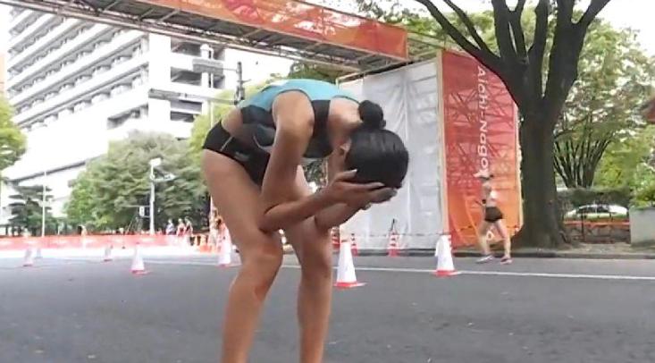哭也挽回不了结果！到手金牌直接作废，看着可惜，但专业选手真不该犯这种错！

就是