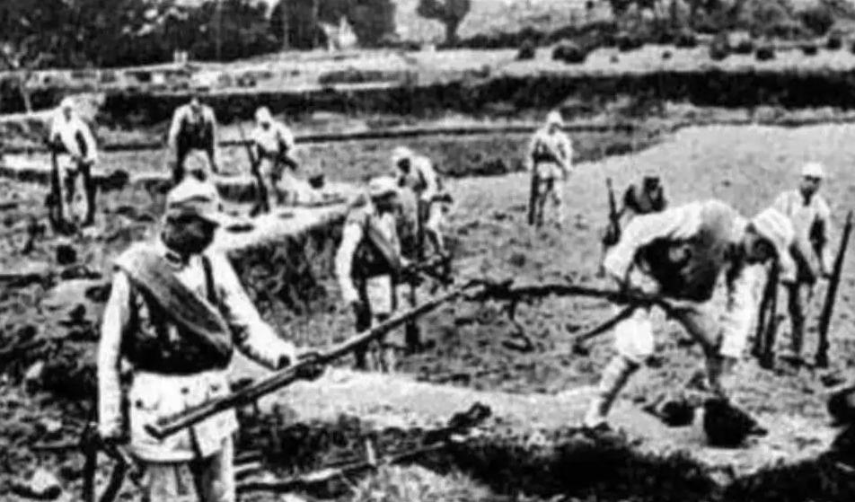 1945年，新四军战士李福兴在清理战场时，眼尖地发现一具日军尸体上挂着一把步枪。