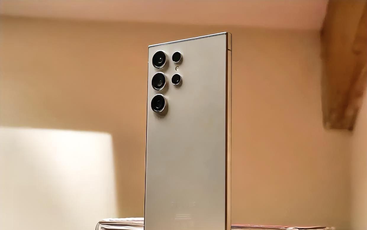 三星机皇血降4449！钛金属+2K屏+2亿像素香爆了
 
安卓机皇彻底放下身段！