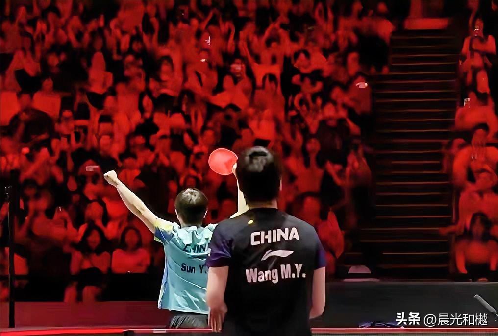 王曼昱输给孙颖莎的外在原因，王楚钦一句话给出了答案！

新加坡大满贯赛女单决赛中