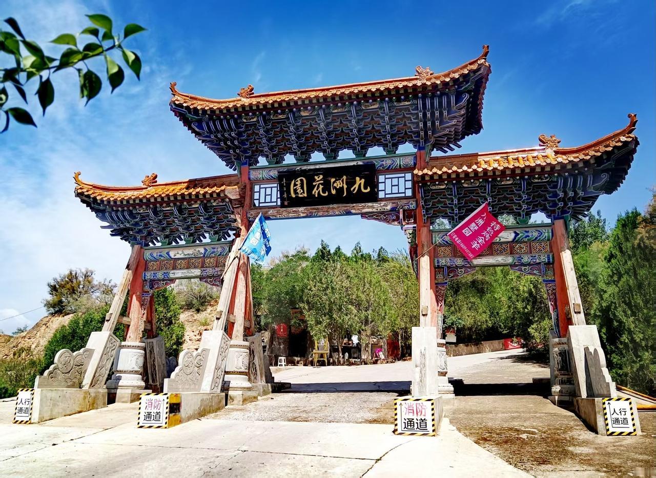 冷月清风三台阁      孤影单车九州园                    