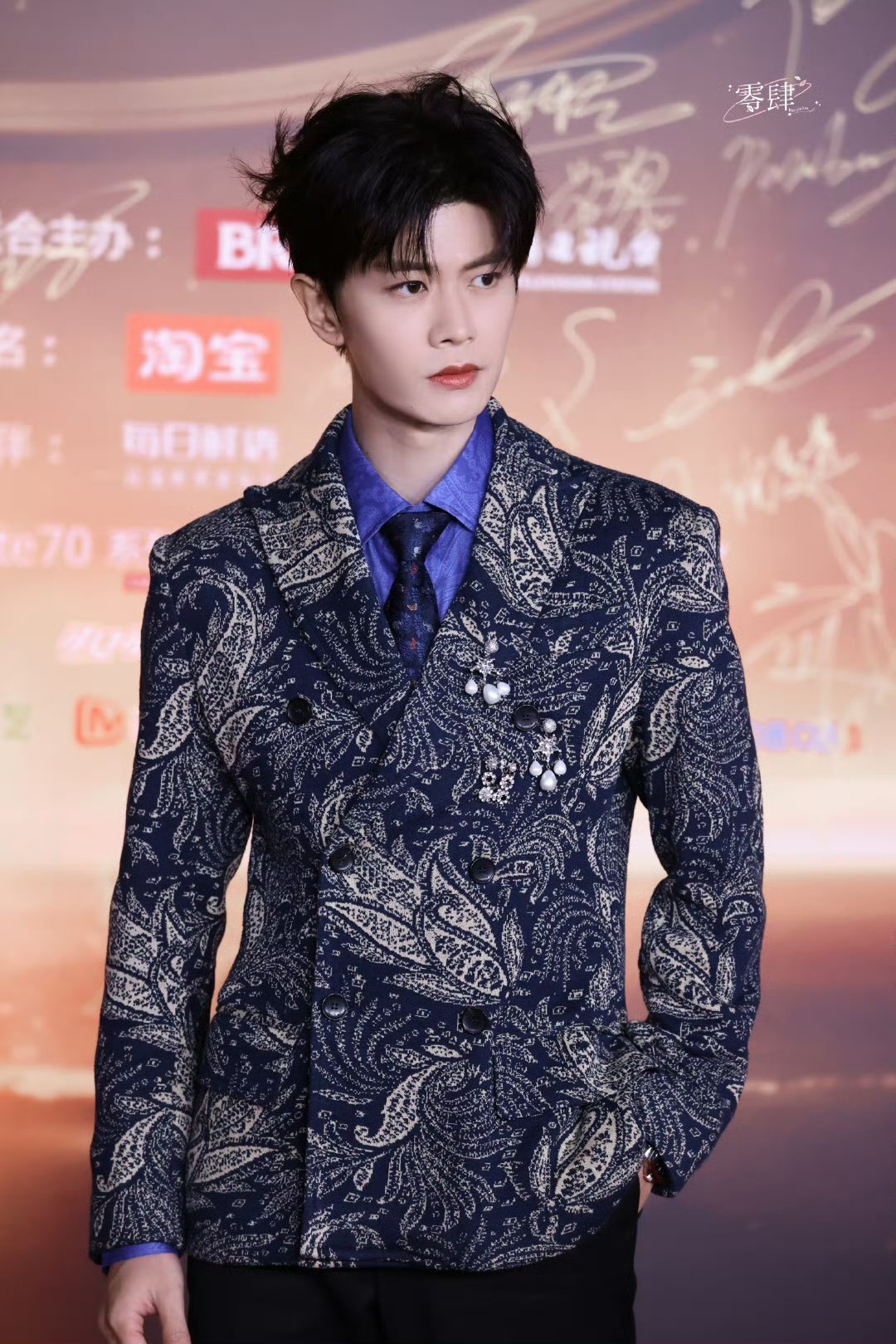任嘉伦 2🌸任嘉伦 🌷任嘉伦佳偶天成 🌱任嘉伦陆千乔 你瞳孔里炸开的极光，