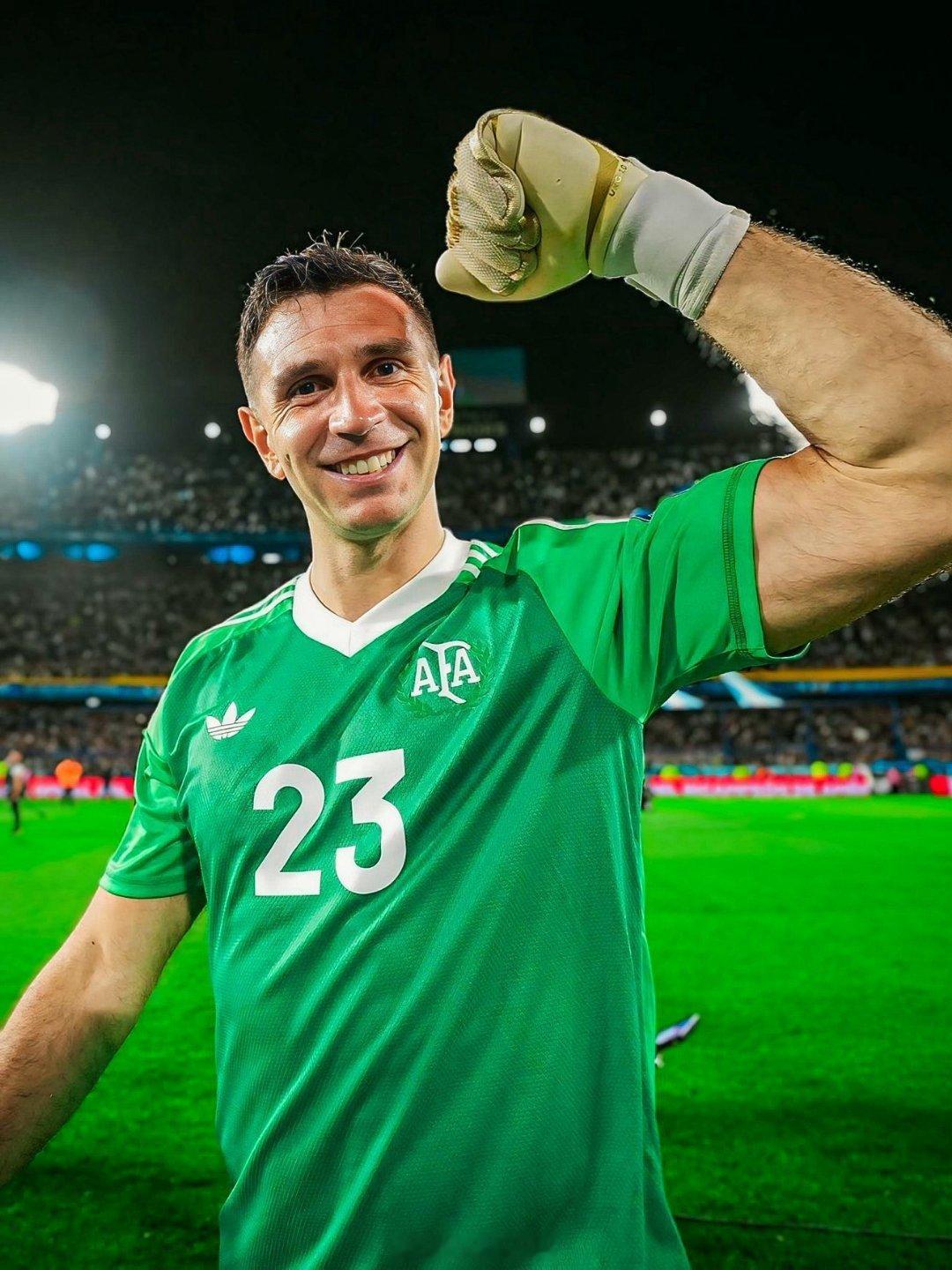 🇦🇷⚠️ 迪布·马丁内斯将不会入选阿根廷国家队11月份国际热身赛。原因？主教