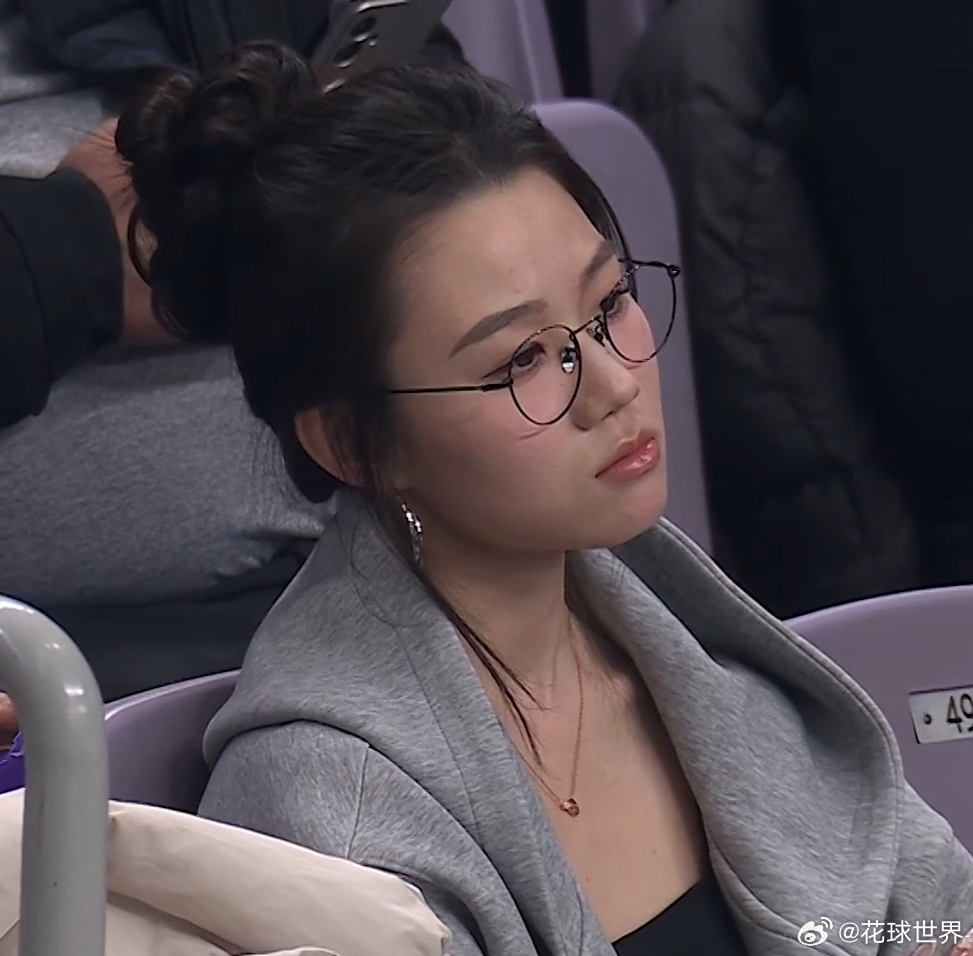 北控主场这个导播好啊~ 看到女生要给特写的 