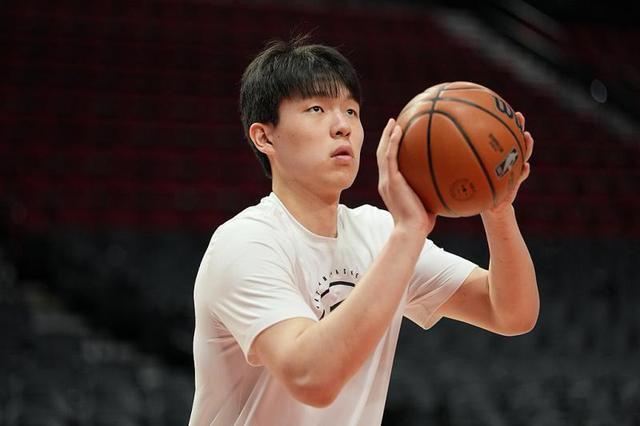 杨瀚森NBA首个赛季数据杨瀚森本赛季出战了43场常规赛，1次首发，场均出场6.9