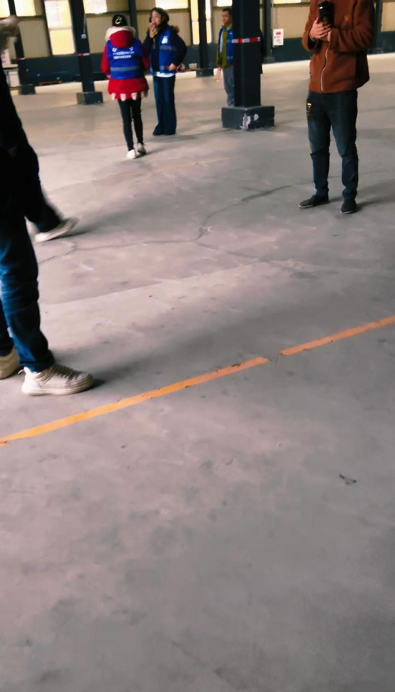 这个才叫男女平等，牛马生活不易