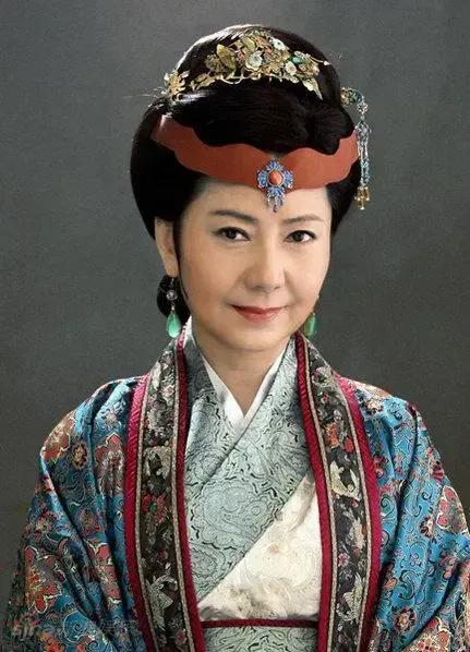 大家看过2009年拍的《黛玉传》吗？，我觉得张兰扮演的王夫人的造型也挺贴合角色的