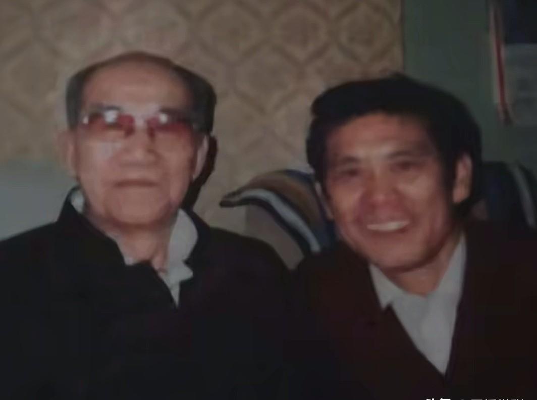 昨晚曲艺圈小聚，一位跟侯家有交情的老艺人抿了口茶，声音沉下来讲起李如刚先生离世的