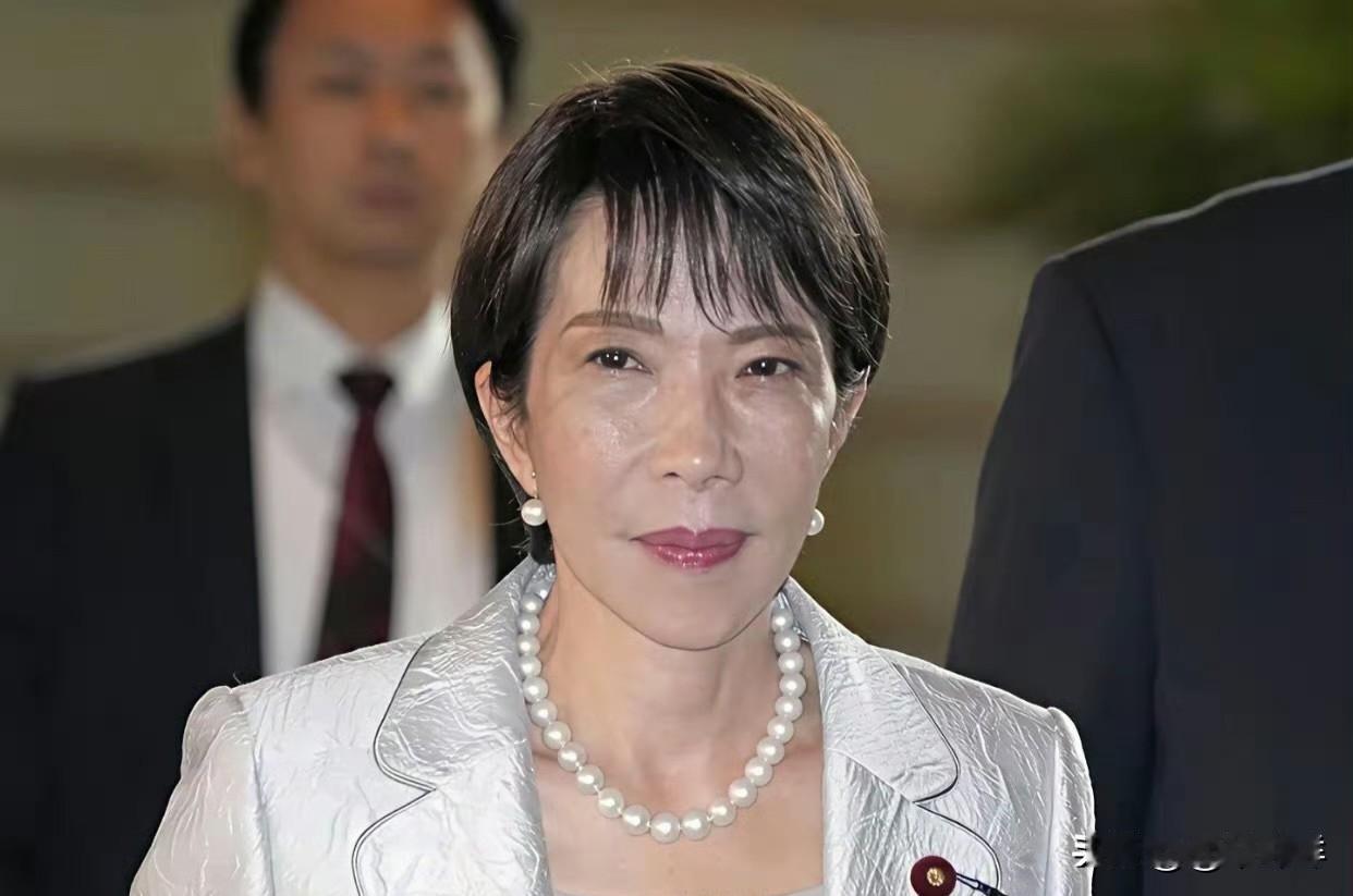 高市早苗说：中国想“军事威胁”日本，简直就是天大的笑话？
真是坐井观天的蛙，我国