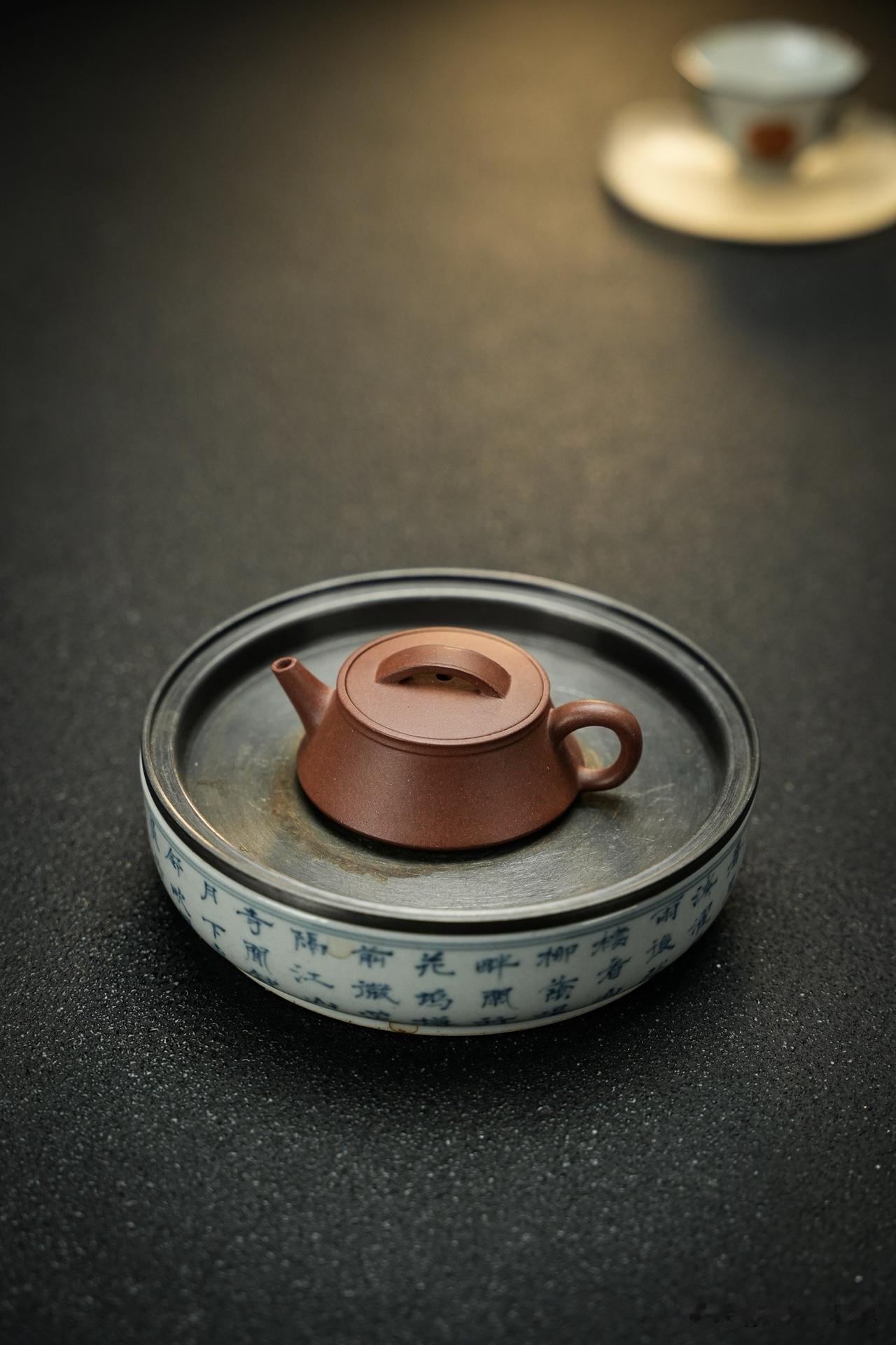 让壶有休息的时间泡茶之壶在长期使用过程中，每隔三五日要有干燥休息的时间，这样壶体